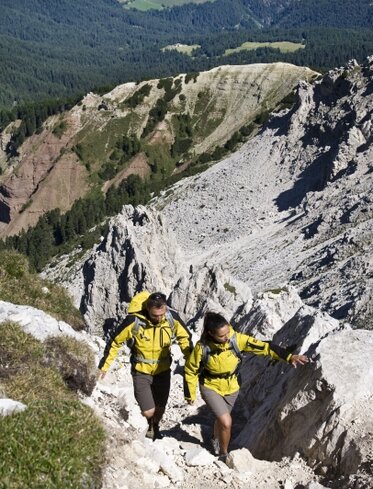 Wanderer oberhalb vom Bletterbach | © Eggental Tourismus/Helmuth Rier