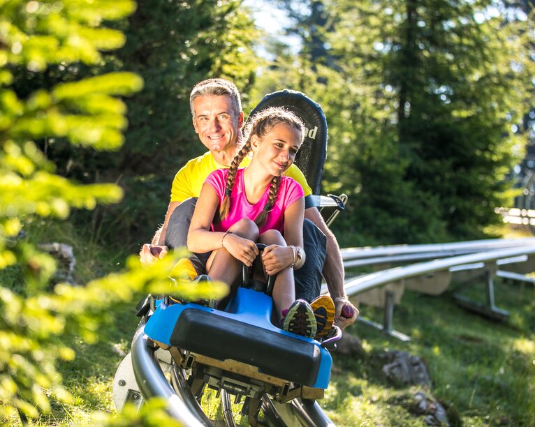 Schienenrodelbahn Sommer Vater Tochter | © Ph. Alice Russolo