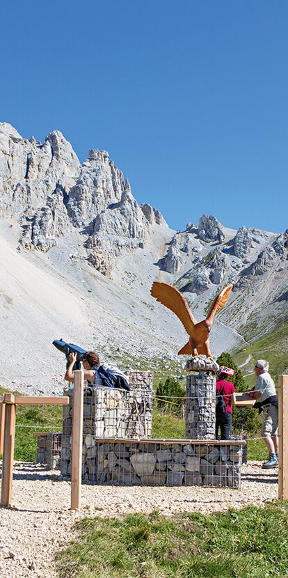 Latemarium people using monocle to see Dolomites | © Ph. G.Pichler