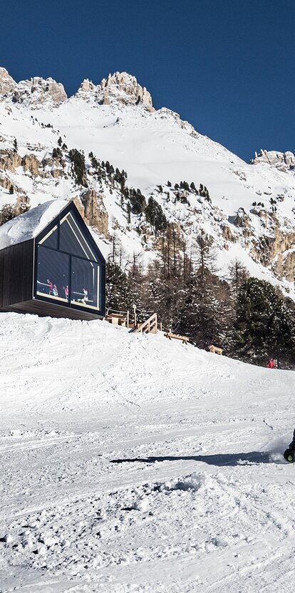 Carving in front of the Alpine hut Oberhholz | © Ph. P.Codeluppi