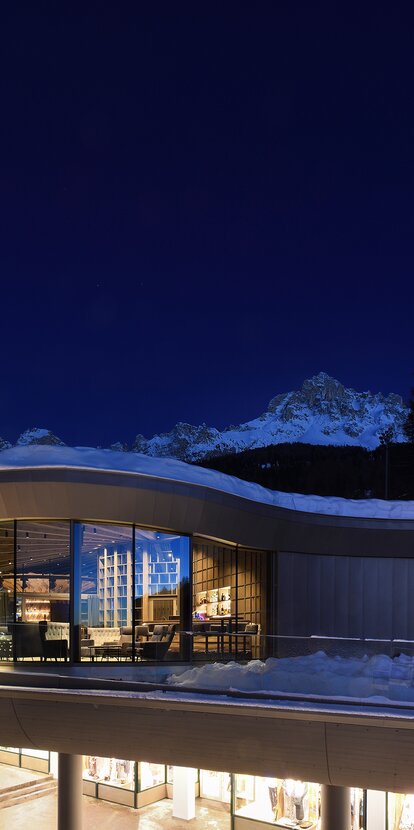 Après Ski direct on the slopes with Latemar Dolomites in the background | © Ph. Oskar Da Riz