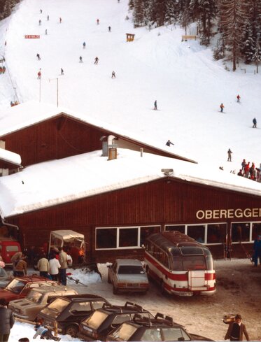 Vergangenheit Talstation Obereggen Winter Skifahrer | © Ph. Obereggen AG.Spa