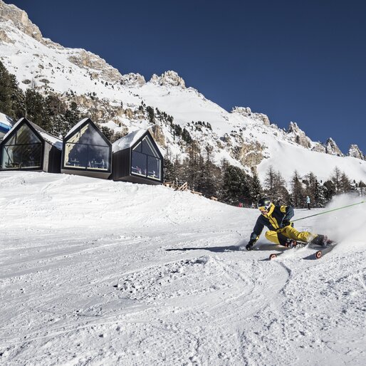 Berghütte Berge Skifahrer Winter | © Ph. Paolo Codeluppi
