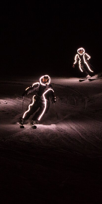 Sciatore notturno con tuta LED | © Ph. Marco Cremonesi