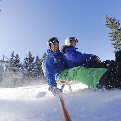 sledging man woman selfiestick fun  | © Ph. Paolo Codeluppi 