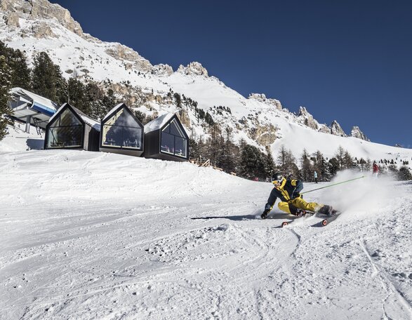 Berghütte Skifahrer Berge Winter | © Ph. Paolo Codeluppi
