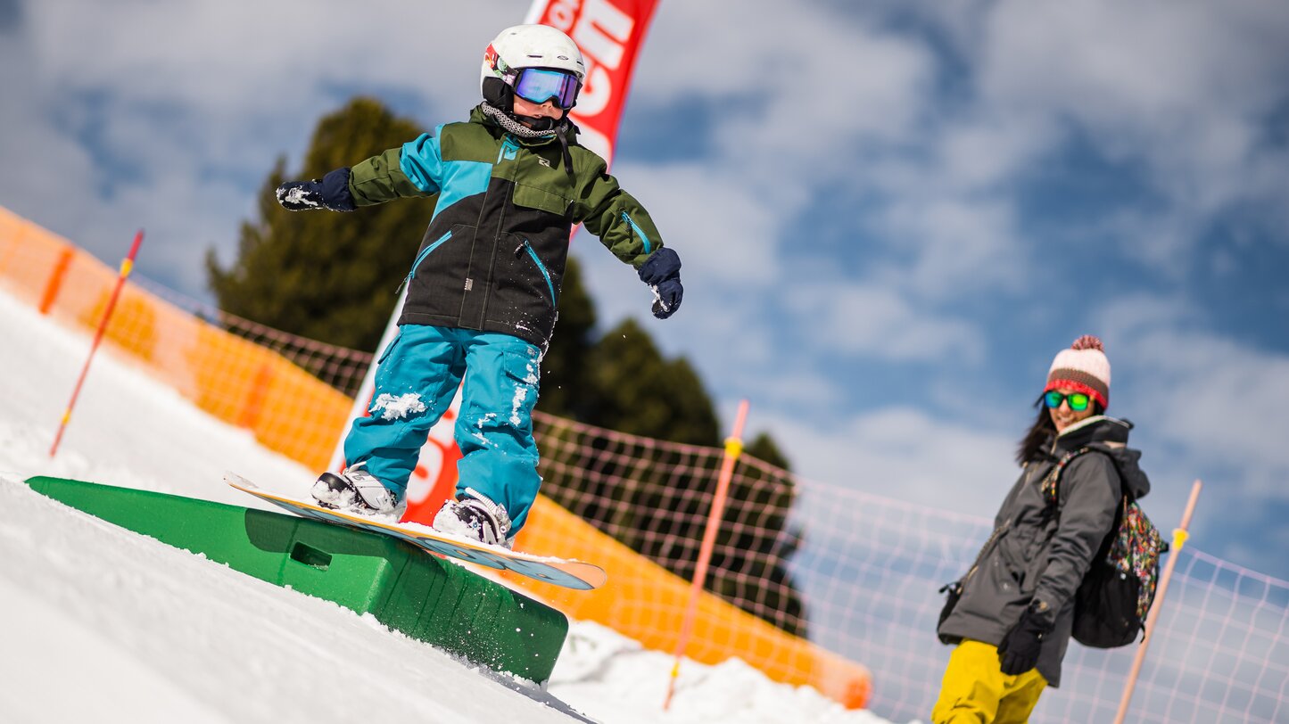 kicker snowboarder winter son mother | © Ph. F. Tech