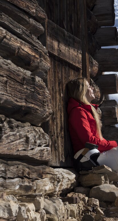woman sitting winter snow enjoy | © Ph. Paolo Codeluppi